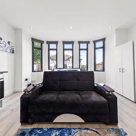 Comfy 1Bdr - 30Mins To Central Ldn - Parking